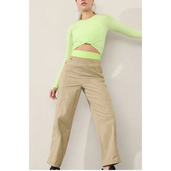 NEW Athleta M Cascade Cargo Poplin Pant Khaki Active Gorpcore Casual Utility - Picture 1 of 4